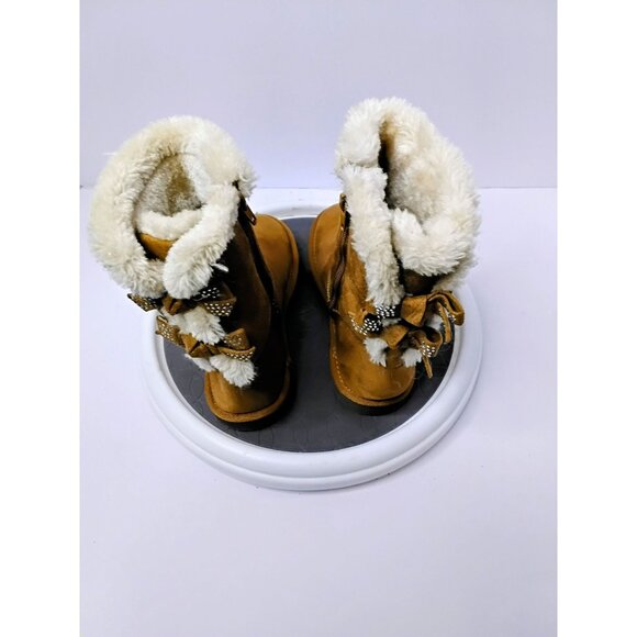 Tan Faux Suede Girls Boots With Faux Fur Lining & Bow Details Size 1M - Picture 6 of 7